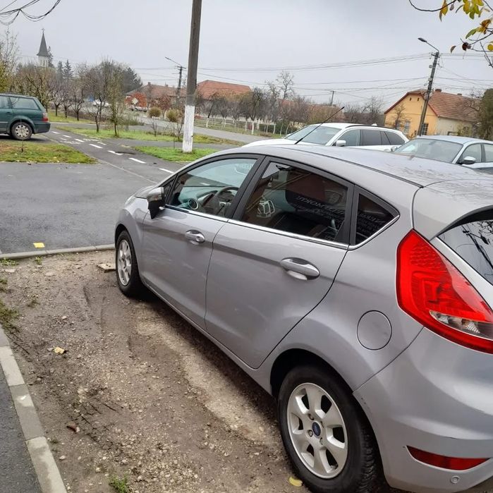 FORD FIESTA An 2011 euro5Pret 2750 e negociabil