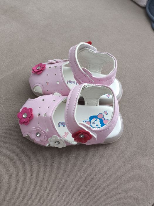 Продам детские сандали