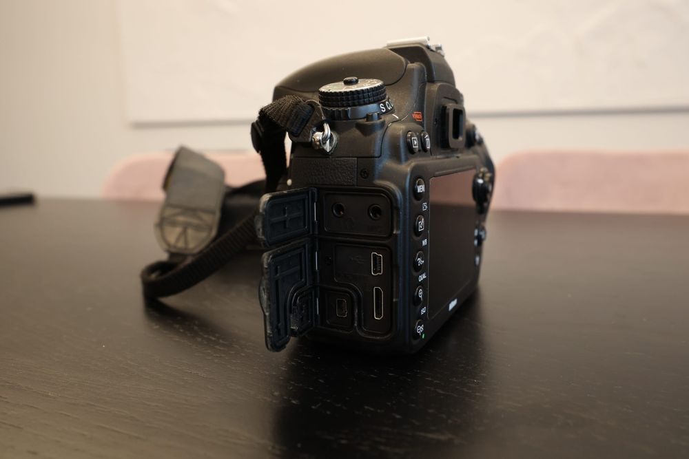 Nikon D610 – перфектно състояние, пълен комплект