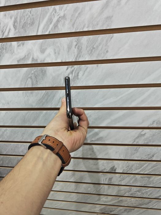 iPhone 11 pro max 256 simkartali