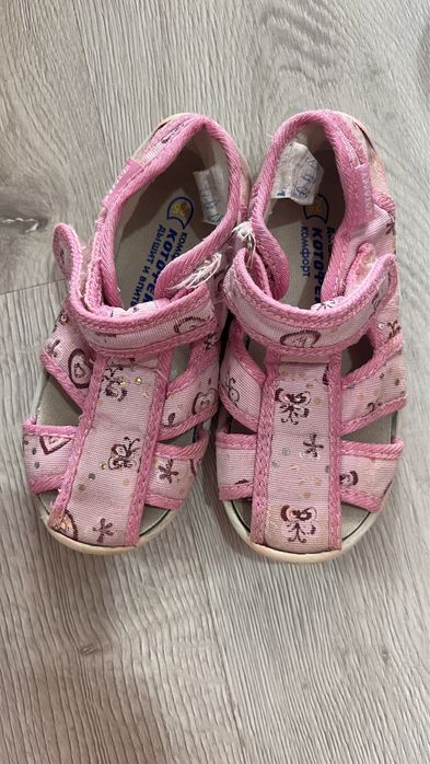 Обувь на девочку размер 23-25
