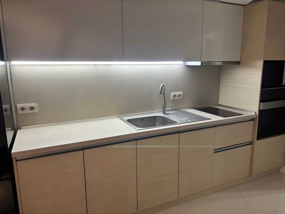 Дава се под наем Двустаен апартамент в Асеновград - 67 кв.м за 392.7 € - Снимка #1