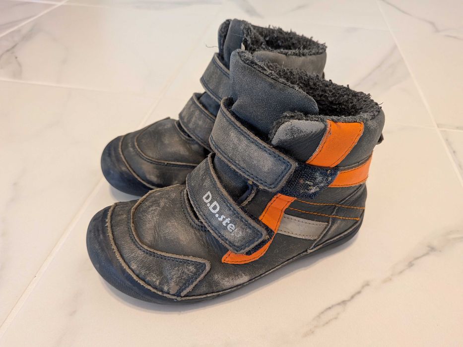 Подарявам 10 чифта запазени детски обувки размер 29 - 30 - София