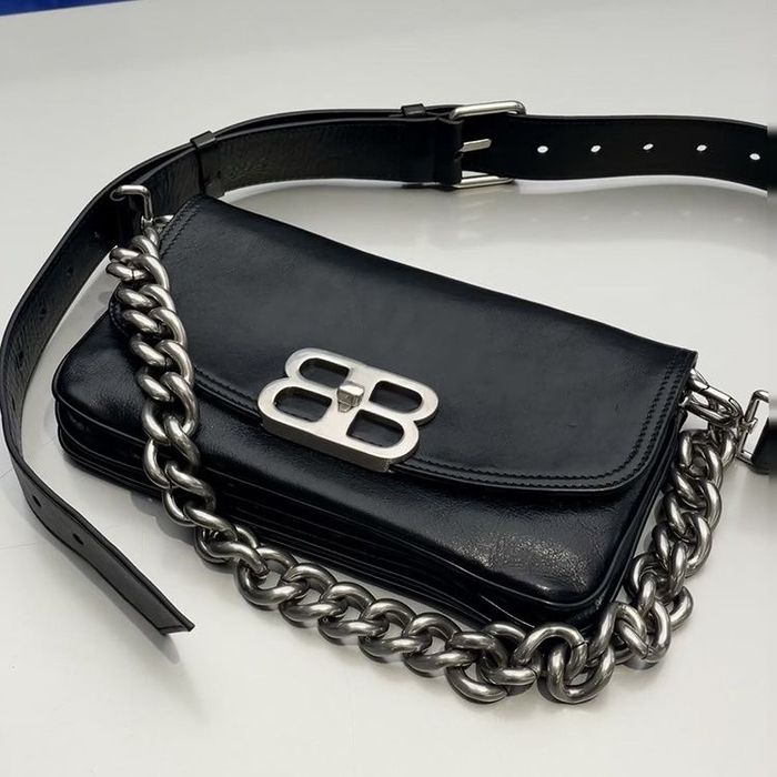 Новая кожаная с цепью и ремешком