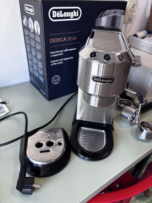 Espresor delonghi dedica ec 685