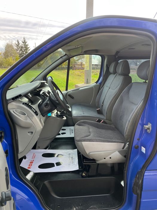 Vând Renault trafic maxim de lung cu 6 locuri și duba 1.9 dci