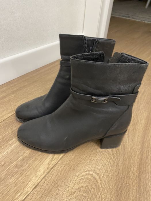 Продам полуботинки женские