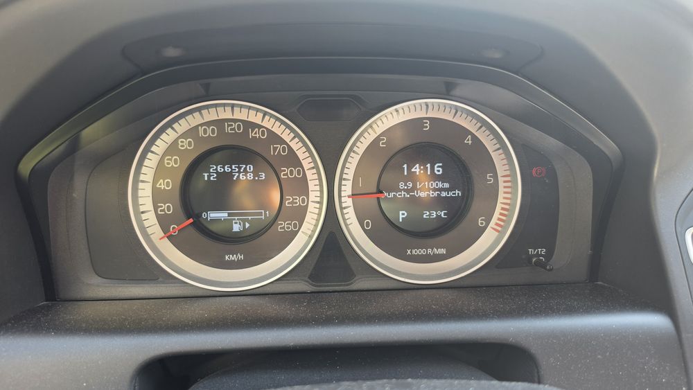 Volvo XC60 D5AWD, 2013, diesel, automata, 267000 km