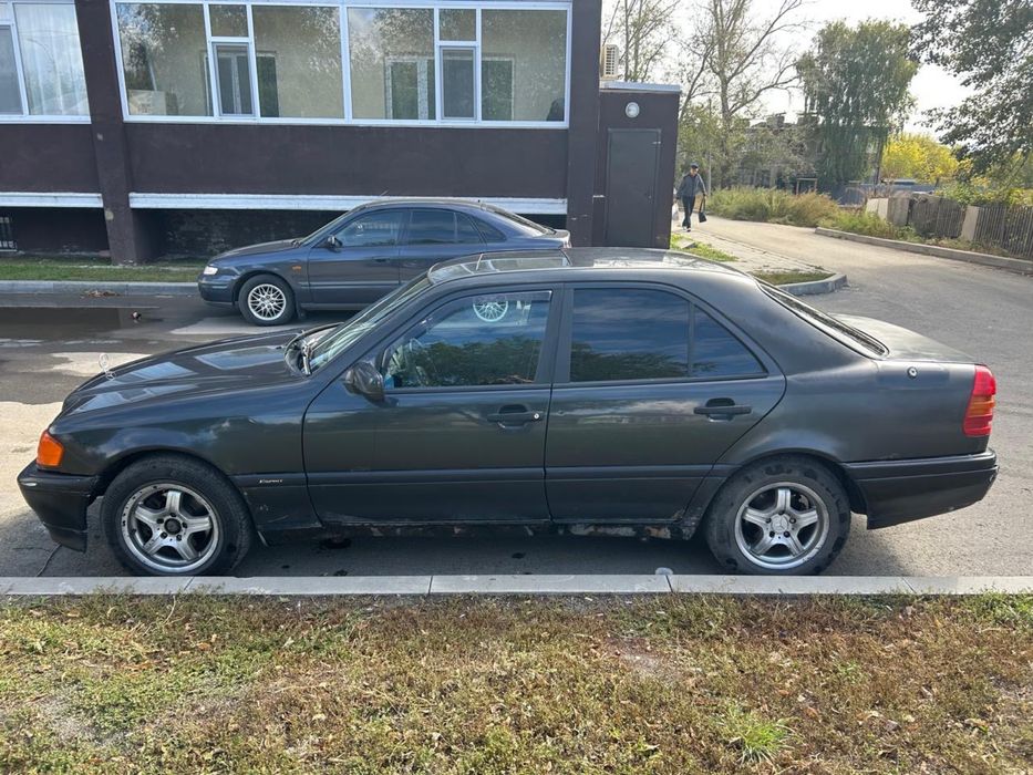 Автомобиль Мерседес  С-180