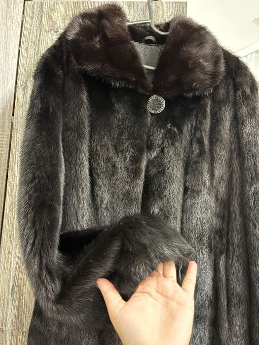 Продам норковую черную шубу
