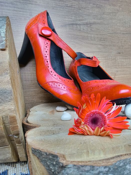 Изисканост към облеклото Ви с елегантни обувки от естествена кожа