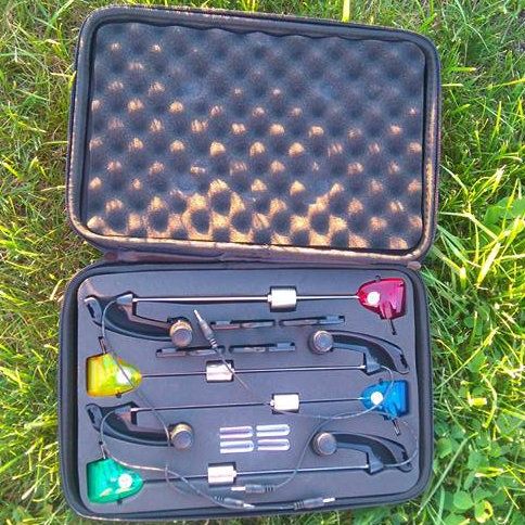 Комплект 4 бр светещи обтегачи в твърд калъф