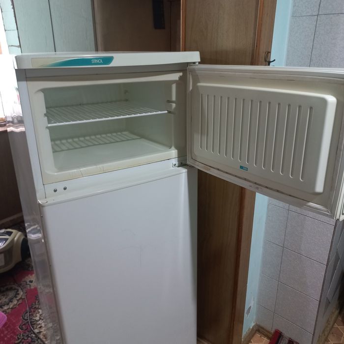 Продается двухкамерный Холодильник
