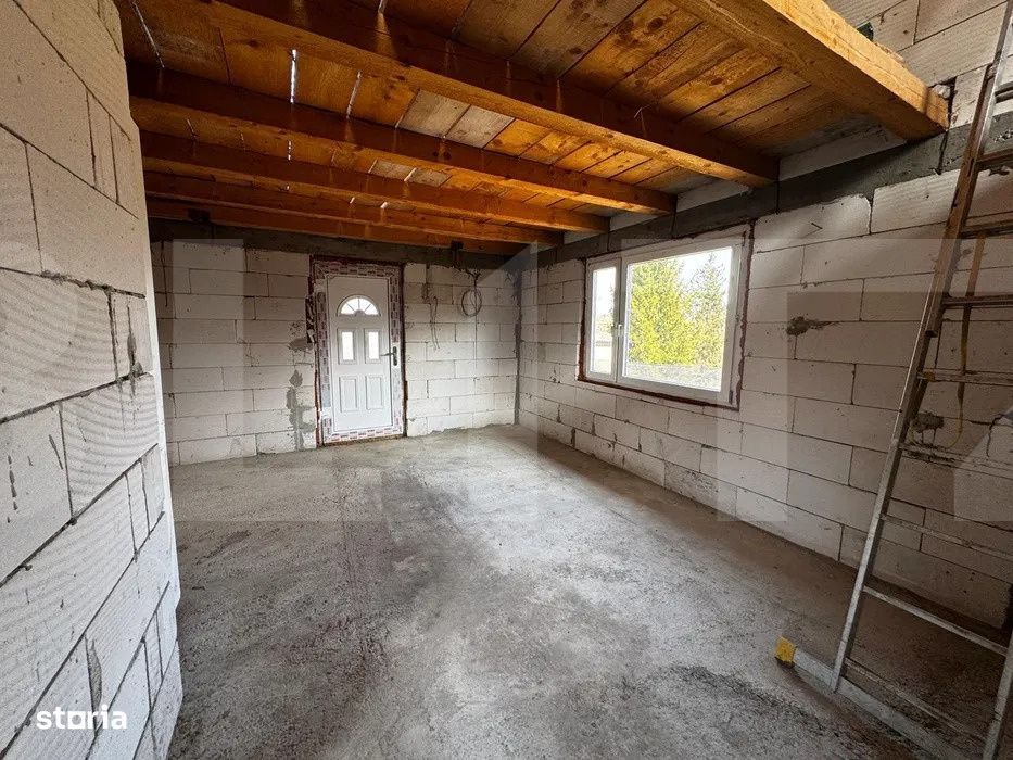 Casa la rosu cu mansarda, teren 450 mp, zona linistita Luizoaia – ap