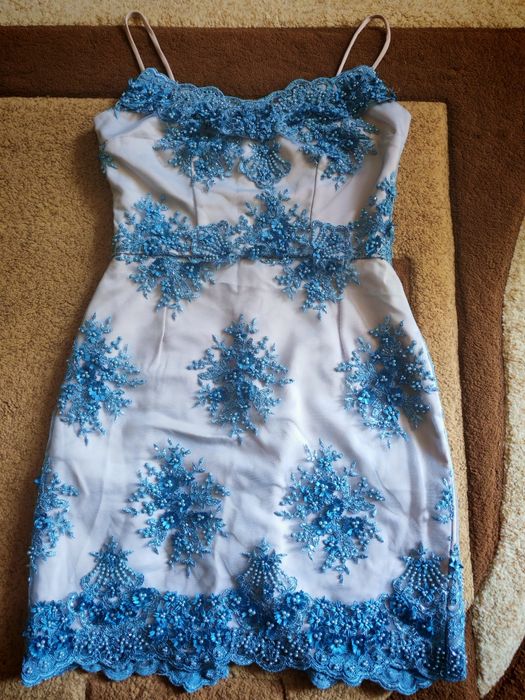 Rochie eleganta mărimea XS purtata o data, impecabila.