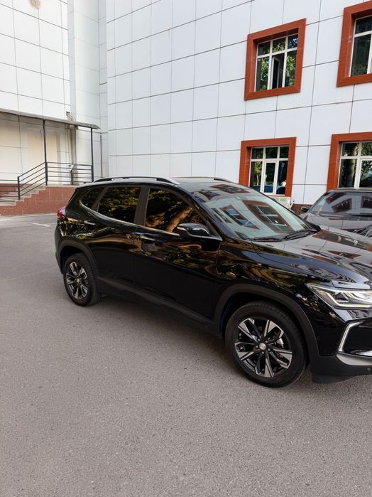 Chevrolet Tracker Premier (черный цвет)