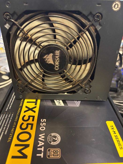 Sursa Corsair TX-M Series TX550M 550W semi-modulara 80+ Gold Eff. 90%