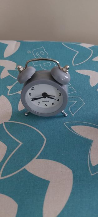 Продавам будилници