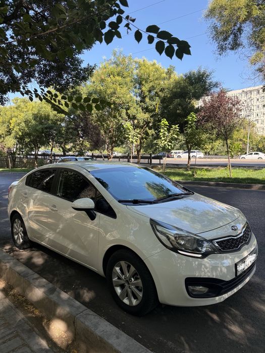 Kia rio 2013 sotiladi