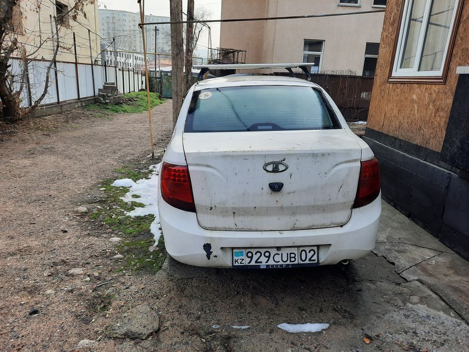 Продам   автомобиль Лада Гранта  2013г. В аварийном состоянии.