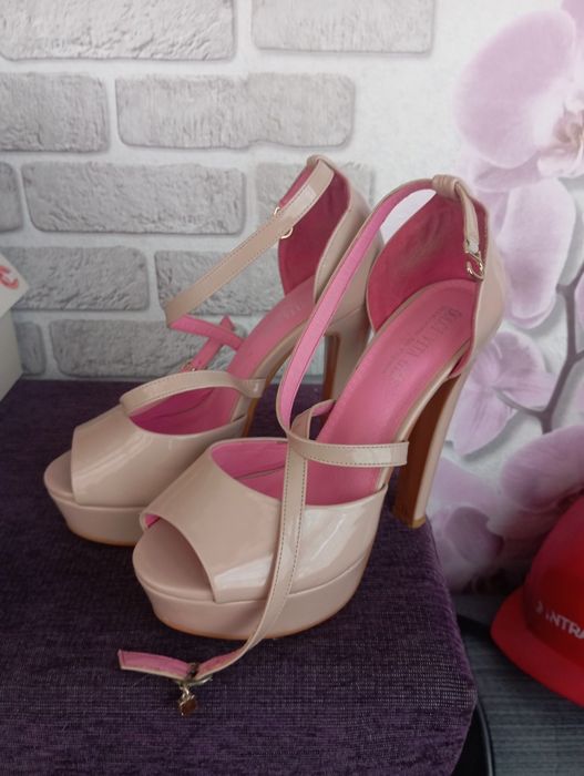 Туфли бежевые на каблуке