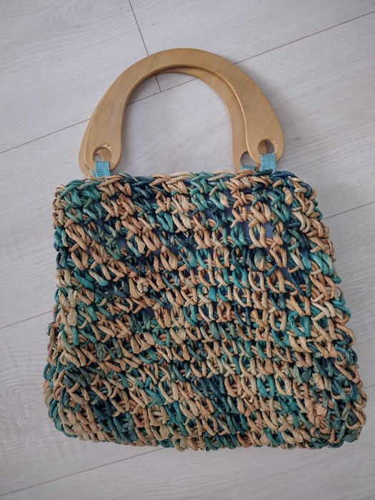 Дамска чанта от изкуствена кожа и плетена сламена чанта