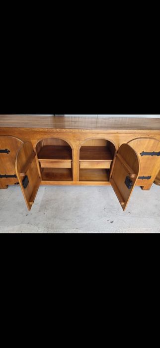 Масивен дъбов шкаф