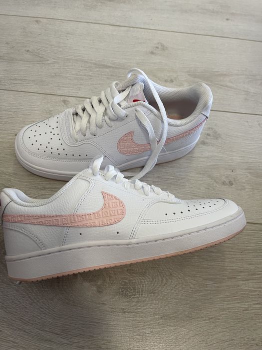 Бели маратонки Nike EUR 39 US 8
