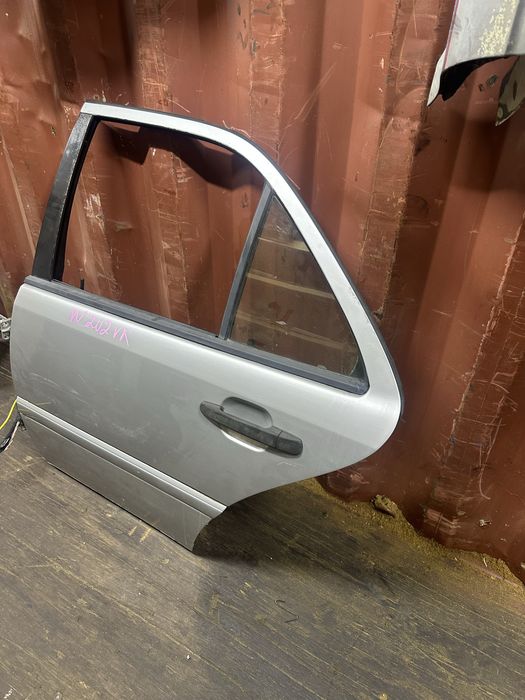 Дверь задняя левая Mercedes benz w202