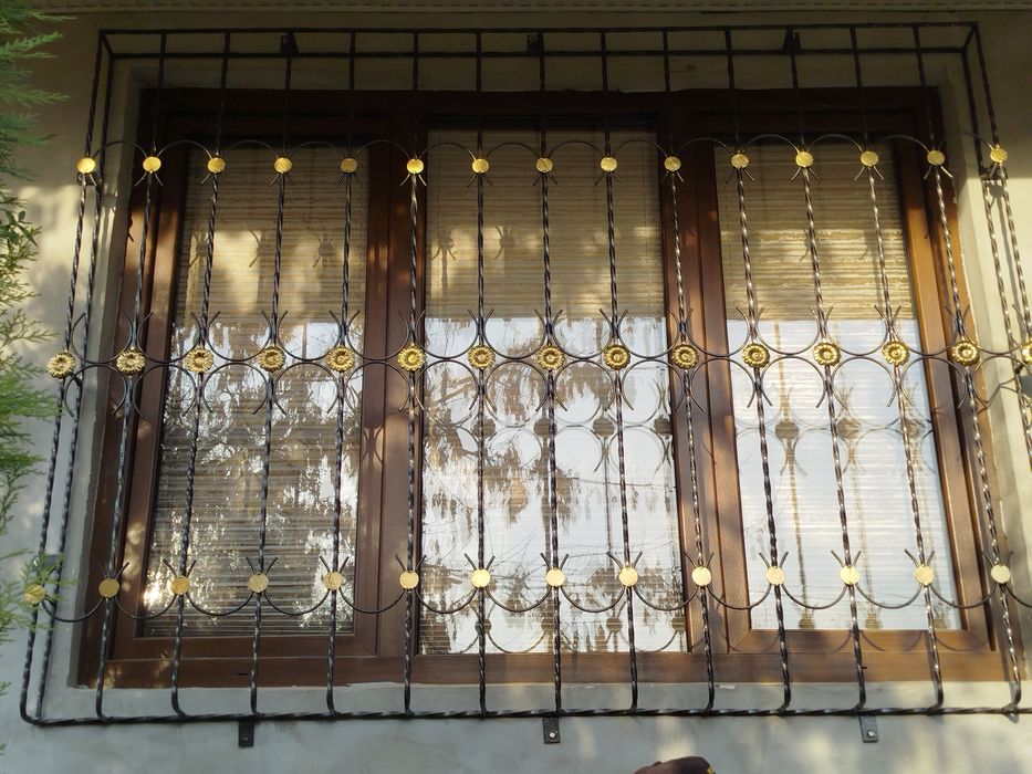 Изготовление металлических оконный решетка, беседка, качели и перила .