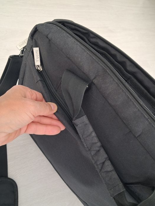 Vand Geanta Laptop Voova Unisex Stare impecabila