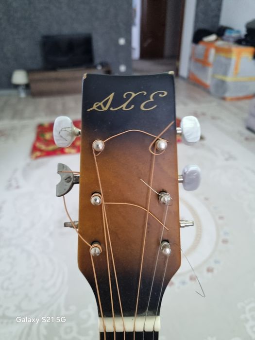 Продам гитару axe