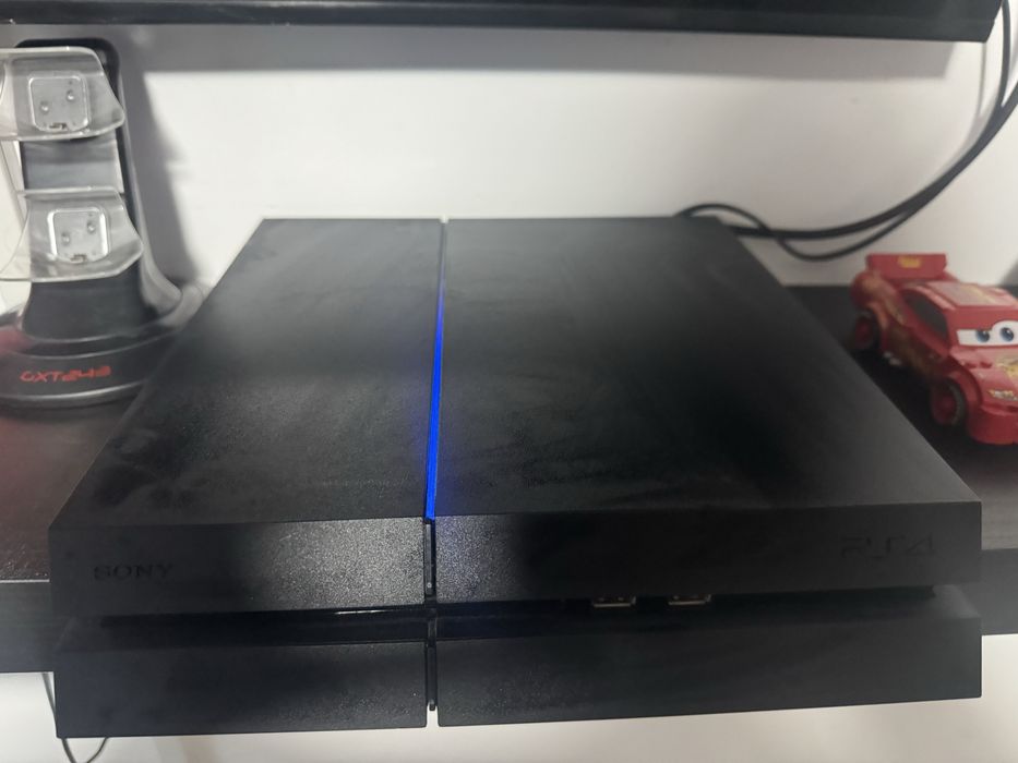Vand PS4 in stare foarte buna.