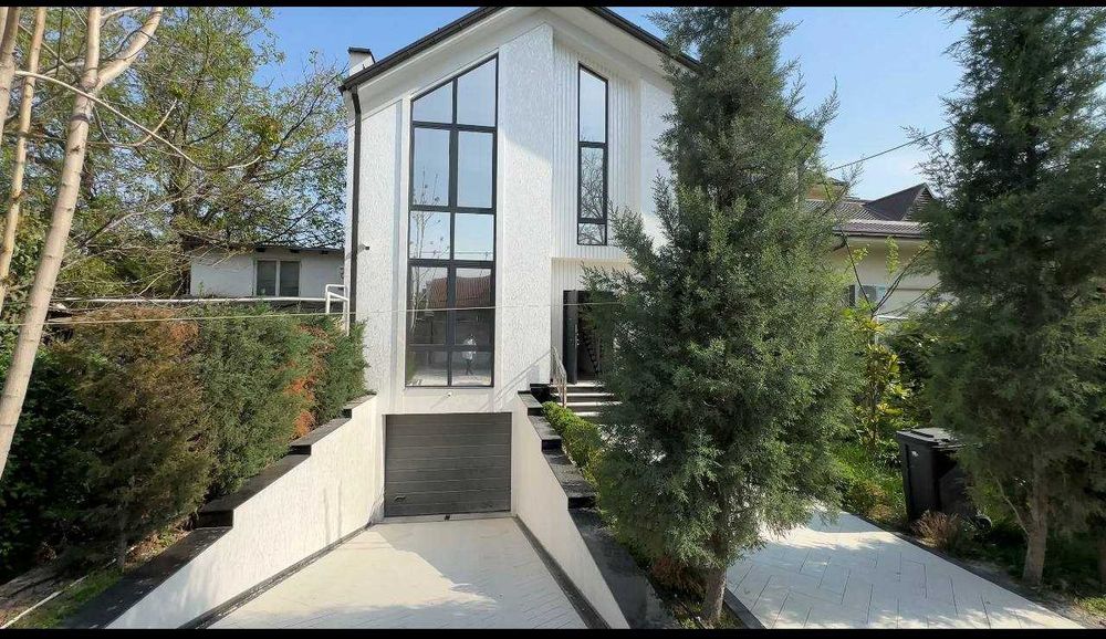 Продаётся новый дом на участке 2,8 сотых в М-Улугбекском районе.