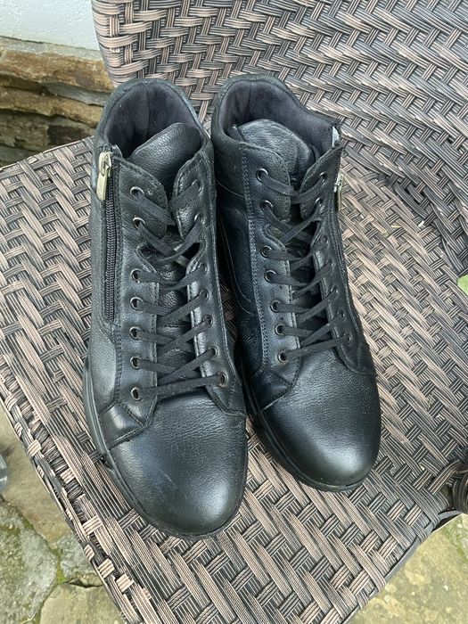 Продавам мъжки боти естествена кожа