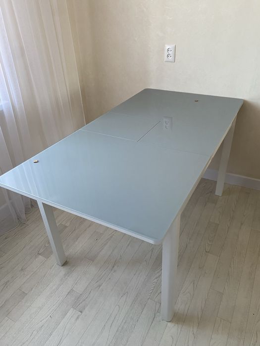 Обеденный стол.