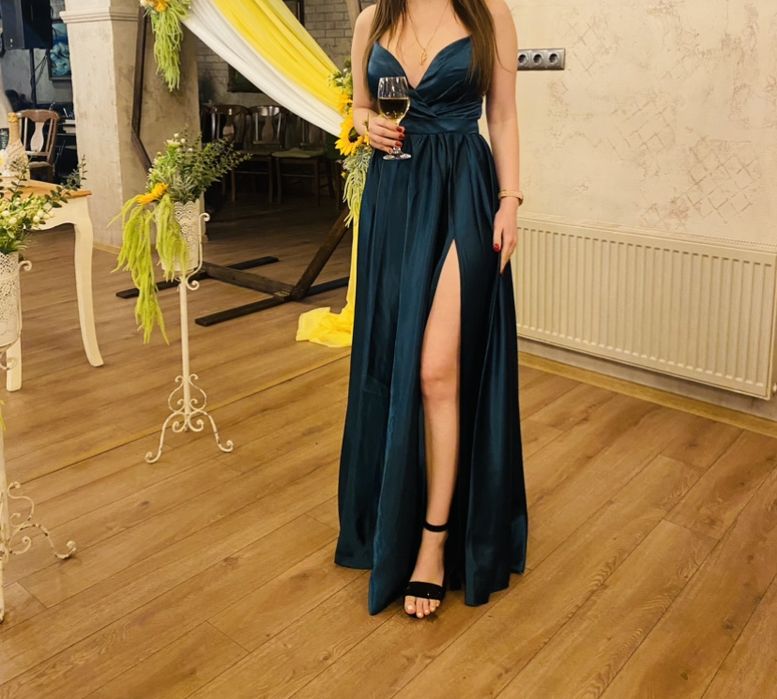 Официална рокля.