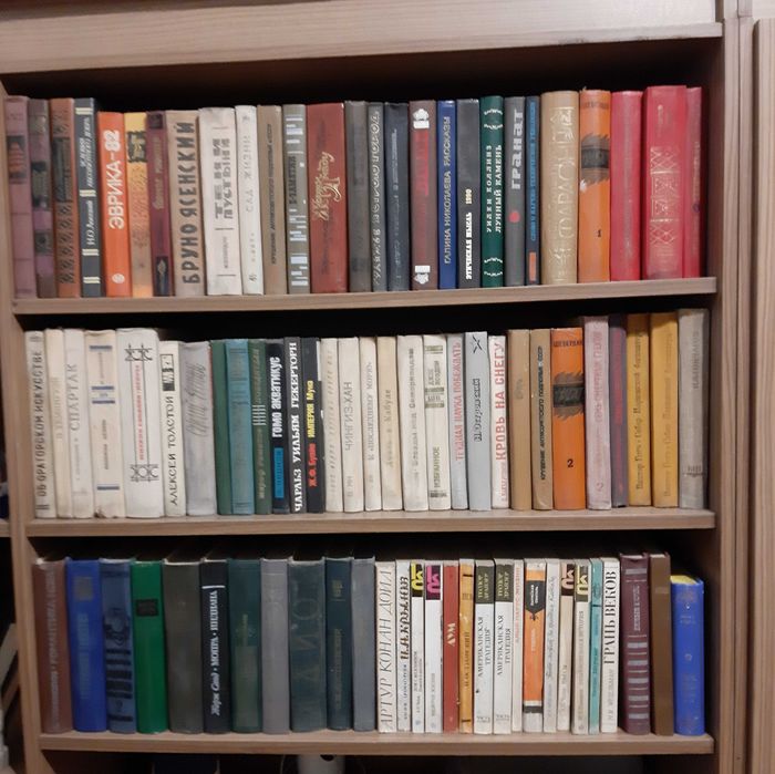 Продаются КНИГИ РАЗНЫЕ .