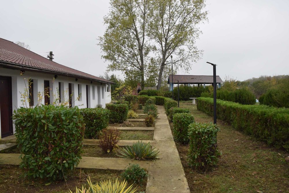 Cabana / Pensiune LIBER REVELION toata locatia! max: 26 pers