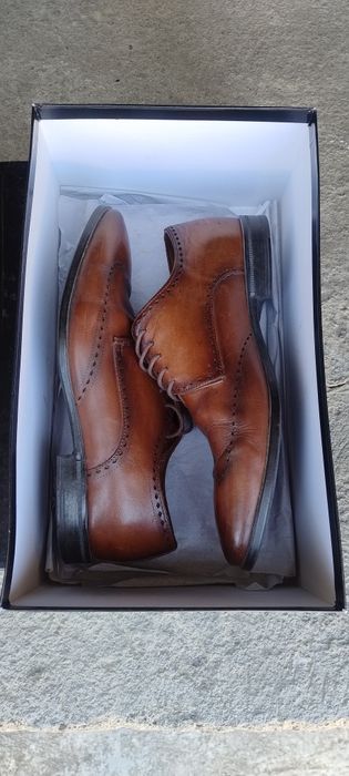 Vând, 2 bucăți pantofi eleganți pentru bărbați din piele, Bigotti Maro 42 și Taima Negru 41!