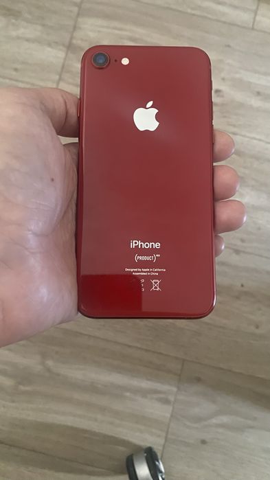 Vand iPhone 8 - 64 GB