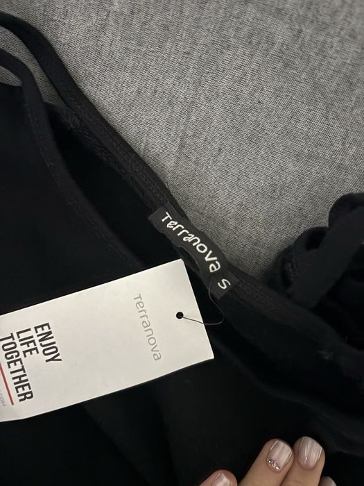 Bluza noua umerii goi marime S