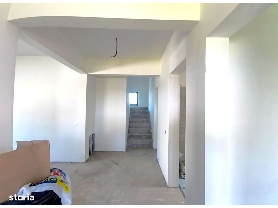 Vilă P+E+Pod | 200 MP Utili | Șcheia | Drum Privat