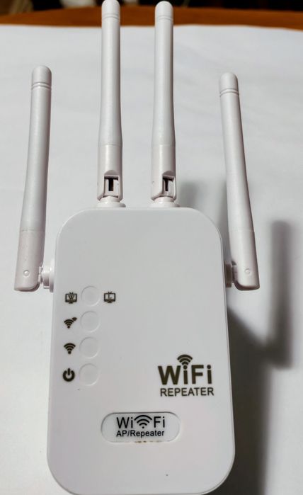Amplificator de semnal WiFi  2,4 GHz cu 4 antene și 2 porturi Ethernet