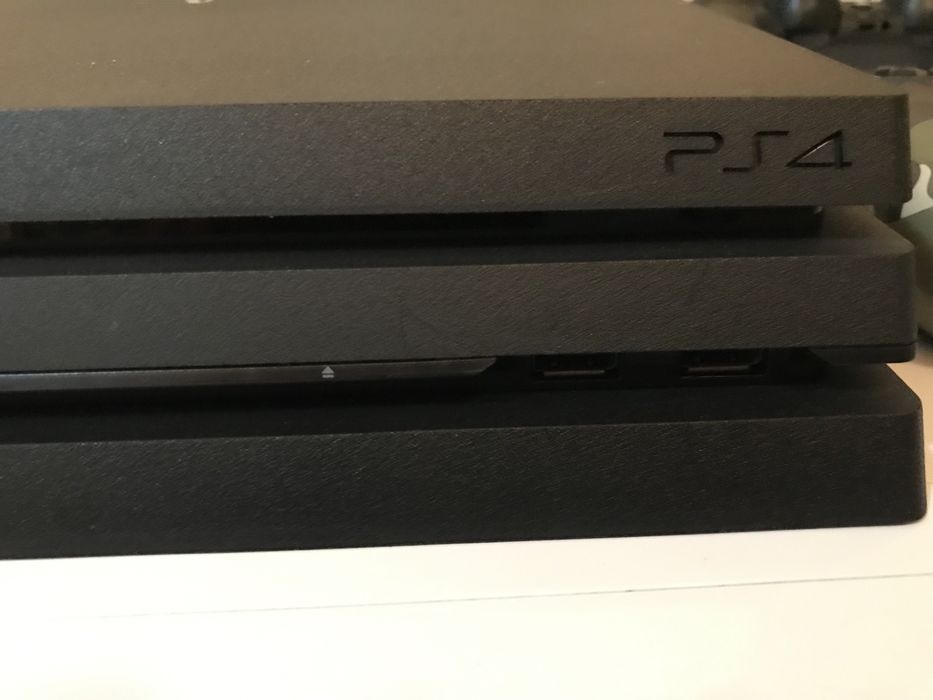PS 4 Pro 1 трб + 2 джойстика