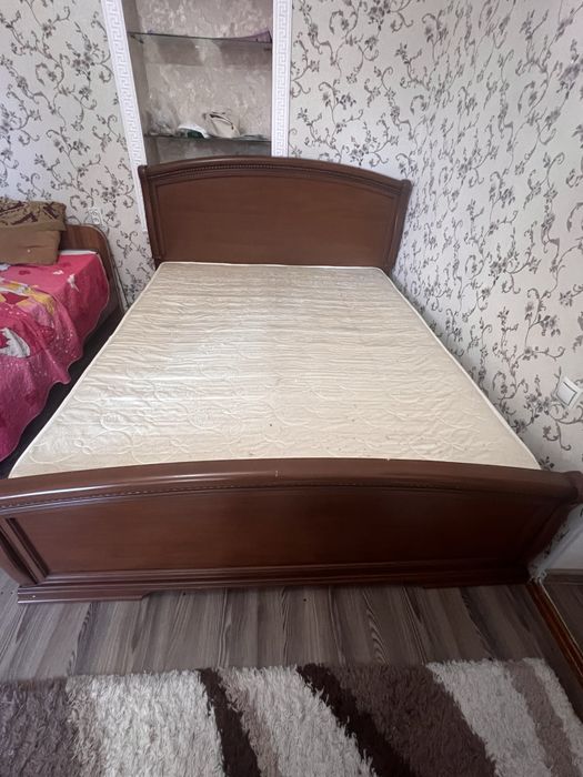 Продам двухспальную кровать
