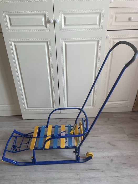 Продам санки.