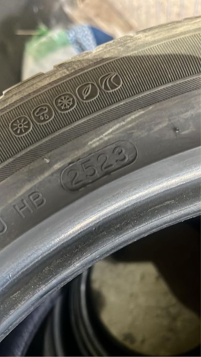 Vând set complet de 4 anvelope având dimensiunea 225/50 R18, fabricate în anul 2023