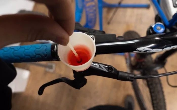 Прокачка гидравлических тормозов