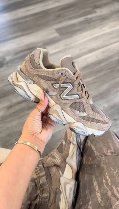 Adidași NB mărimile la fiecare vi le spun in mesaj